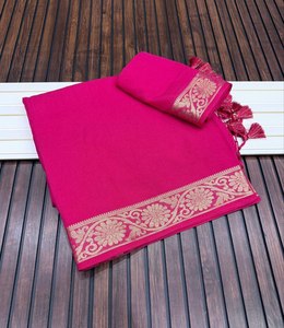 Sari Festivo Premium con Acabado Teñido a Mano, Borde Jari y Pallu Adornado con Borlas - Product Image 1