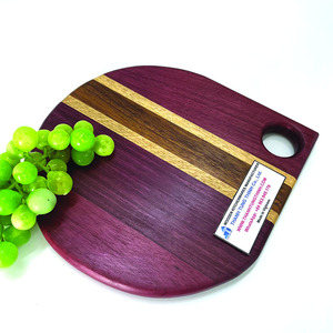 Planche à découper ronde en bois Thinh Tung Thinh avec poignée, fabriquée au Vietnam, emballage individuel - Product Image 6
