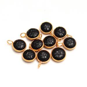 Pendentif Fleur en Onyx Noir Naturel Sculpté à la Main, Breloque en Pierre Précieuse, Bijou en Argent Sterling 925, Pendentif en Pierre Onyx Noir 11mm - Product Image 1