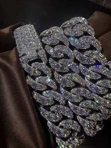 Cadena con Letras de Moissanita de Alta Calidad, Diseño Premium con Incrustaciones de Diamantes, Unisex, para Uso Diario, Eventos Especiales, Regalos, al Mejor Precio - Product Image 3
