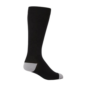 Chaussettes de haute qualité de dernière conception de couleur unie pour hommes Services OEM Nouvelle mode Respirant Votre propre logo Chaussettes pour hommes - Product Image 2