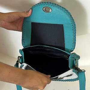 Sac bandoulière en cuir de vachette fait main avec motif floral, style bohème vintage, parfait pour les femmes - March Expo 2026 - Product Image 6