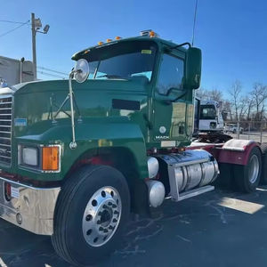 Tractor diésel industrial de servicio pesado 6x4 para logística de materiales de construcción y transporte por carretera - Product Image 1