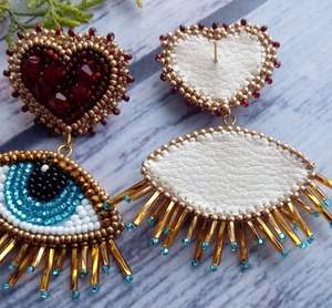 Boucles d'oreilles et boucles d'oreilles en perles de couleur rouge foncé, bleu et or, boucles d'oreilles en perles pour femmes, bijoux de fête festifs au meilleur prix, boucles d'oreilles en perles - Product Image 1