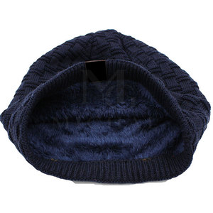 Gorro de punto cálido con textura suave diseñado para actividades al aire libre, viajes, uso casual y temporadas frías. - Product Image 6