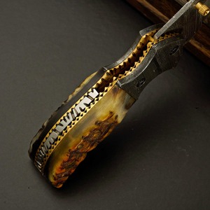 Cuchillo de bolsillo plegable hecho a mano de acero de Damasco con punta de cuchillo, mango de resina y cuerno, para camping y deportes al aire libre - Product Image 3