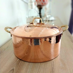 Casseroles rondes en cuivre rose gold haut de gamme avec couvercle assorti pour la restauration fine et la décoration culinaire - Product Image 1