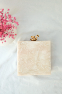 Pochette de soirée rigide pour femme, motif géométrique peint à la main, en résine transparente écologique, design personnalisé - Product Image 5