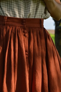 Jupe en coton à boutons avec poches, respirante et écologique, couleur violette pour femmes - Product Image 3