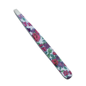 Pinzas UBI UBI-474 de Acero con Alto Contenido de Carbono, 9.7cm, Blancas con Diseño Floral, Punta Inclinada, Hechas a Mano, Duraderas, Ligeras, Modernas y de Lujo para Cejas - Product Image 3