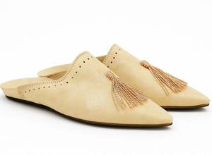 Pantuflas Moccasin con Borlas Color Crema en Cuero Marroquí Hecho a Mano - Product Image 3