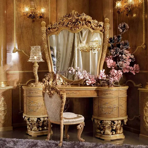 Juego de Dormitorio de Lujo Europeo Clásico de Madera de Caoba con Tapicería y Tallado a Mano para Uso en Villas, Apartamentos y Hoteles en Indonesia - Product Image 3