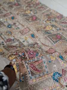 Tissu en tulle perlé et pailleté, tricoté en trame, de poids moyen, brodé pour robes de mariée, saris, lehengas et vêtements de couture de mariage - Product Image 3