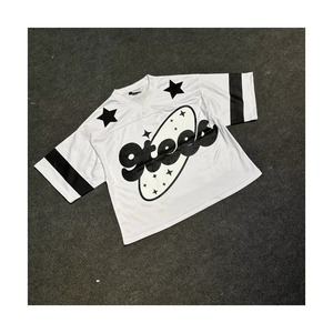 เสื้อยืดคอกลมแขนสั้นสีขาวสำหรับผู้ชาย รุ่น Rich Collective ผ้าฝ้าย 100% ระบายอากาศได้ดี ทรงปกติ สวมใส่สบาย - Product Image 1