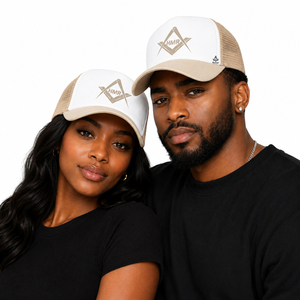 Gorra de Béisbol Unisex Beige y Blanca con Diseño Masónico Griego, para Hermandades, Fraternidades y Sororidades - Product Image 1