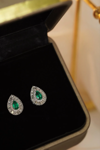 Pendientes de oro blanco con esmeraldas y diamantes de corte pera cultivados en laboratorio, certificados por IGI, joyería de lujo para bodas para mujeres. - Product Image 4