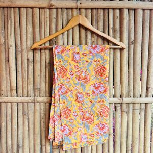Tela de Algodón Jaipuri Tejida Floral Amarilla, Transpirable y de Peso Medio para Vestidos, Faldas y Camisas de Mujer - Product Image 1