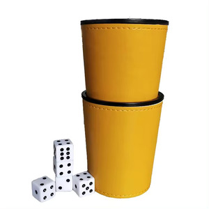 Ensemble de gobelets à dés jaunes en PU avec 4 dés, étui de rangement rond durable pour jeux de société, style classique pour adultes - Product Image 1