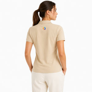 Polo élégant pour femme, confectionné en tissu doux et respirant, avec un col classique offrant confort, style et facilité d'association. - Product Image 3