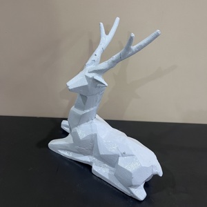 Escultura de sobremesa TD570 de diseño artesanal, reno sentado, decoración navideña para el hogar, acabado en aluminio blanco - Product Image 4