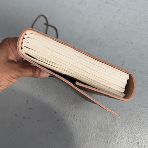 Diario de Cuero con Grabado Yin Yang, Tapa Dura Hecha a Mano, Papel de Algodón Reciclado, Cierre de Cuerda, Cuaderno de Meditación Estilo Antiguo - Product Image 6