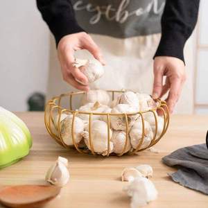 Paniers à fruits minimalistes en métal et fer avec finitions noires mates élégantes, parfaits pour les cuisines de style scandinave - Product Image 1