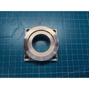 AMAT IN-TV-P002 THROTTLE ARC FLANGE Usado como está, piezas de equipos semiconductores Legacy - Product Image 1