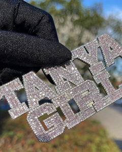 จี้ห้อยคอผู้ชายแบบฮิปฮอปประดับเพชรแล็บและมอสซาไนต์ VVS เงินแท้ 925  พร้อมสลักชื่อหรืออักษรย่อตามสั่ง - Product Image 1