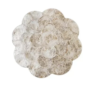 Assiette de présentation en nacre blanche majestueuse, sous-plat décoratif haut de gamme pour événements de célébrités et mariages royaux - Product Image 1