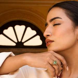 Anillo de Plata 925 con Corte de Diamante Gajaah, Modelo "Trilogy Bloom", con Diamantes Polki y Triángulos Pavé, Chapado en Oro, Anillo Moderno - Product Image 3