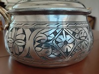 Exportateur indien de poêles à frire en métal au design classique pour la cuisine domestique et les tâches culinaires, de qualité et à prix d'exportation.
