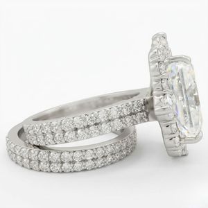 Anillo de Halo con Diamante Cultivado en Laboratorio de Corte Radiante de 4.88CTW en Oro Blanco de 8K, Certificado IGI, Conjunto Nupcial - Product Image 4