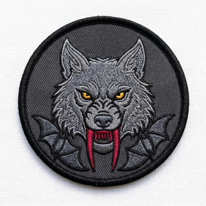 Parche Termoadhesivo Personalizado de Murciélago Gótico, Insignia Bordada Circular Negra y Roja, Aplique de Terror para Ropa de Halloween y Chaquetas Vaqueras - Product Image 4