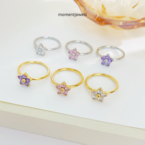 Bague de mariage vintage en acier inoxydable plaqué or avec zircon et fleurs pour femme - Product Image 1