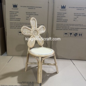 Chaise pour enfants en rotin naturel moderne, faite à la main, avec dispositif de sécurité pour événements extérieurs, mariages, fêtes et accessoires photo d'anniversaire - Product Image 1