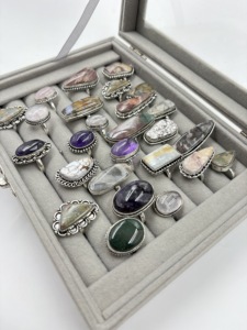 Bagues en pierres précieuses naturelles assorties en gros, plaquées argent, bijoux fantaisie à pierres mélangées, fournisseur d'usine en gros - Product Image 4