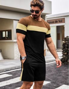 Conjunto deportivo de verano para hombre, camiseta de manga corta con bloques de color y pantalones cortos, conjunto de 2 piezas, informal, atlético, deportivo. - Product Image 3