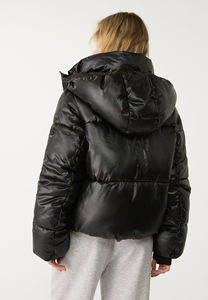 Veste matelassée noire OEM pour femme, à capuche métallique, fermeture éclair intégrale et cordon de serrage, style doudoune, pour l'hiver - Product Image 4