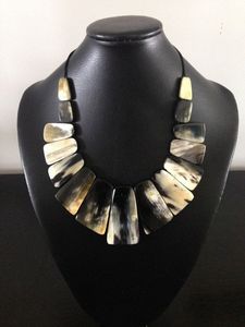Collar con Colgante de Cuerno de Búfalo, Forma Ovalada, Material Natural Orgánico Pulido, Estilo Antiguo de Imitación para Mujer - Product Image 3