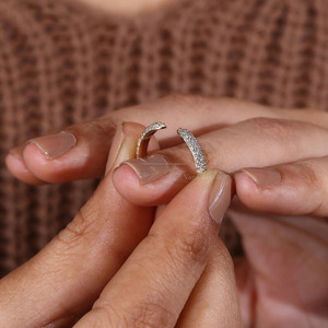Anillo de Boda Abierto de Oro Sólido de 14K con Certificación IGI, Corte Brillante, Diamante Cultivado en Laboratorio, Banda de Aniversario Minimalista con Espacio Abierto - Product Image 6