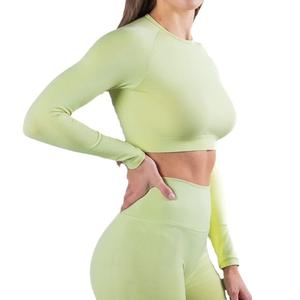 Ensemble de yoga personnalisé avec logo pour femme, tenue de fitness 4 pièces : soutien-gorge de sport, short push-up, leggings et vestes à manches longues - Product Image 5