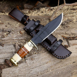 Cuchillo de Caza Bowie de Acero de Damasco Hecho a Mano, Edición Nueva, Hoja de 7 Pulgadas con Revestimiento Antiadherente, Mango de Hueso y Latón con Cuero Apilado - Product Image 5