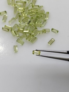 Peridoto natural de 4x2 mm, corte baguette, piedra preciosa suelta de la mejor calidad para la fabricación de joyas. - Product Image 3