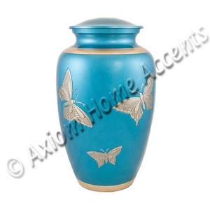 Urna de cremación artesanal de latón con grabados personalizados y un acabado clásico para preservar recuerdos por Axiom Home Accents - Product Image 3