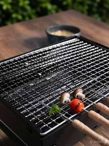 Barbecue au charbon de bois portable avec support pour grillades et barbecues en plein air - Product Image 1