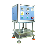 Machine de formage à chaud pour batteries polymères au lithium-ion en format pochette, pour la fabrication de batteries au lithium