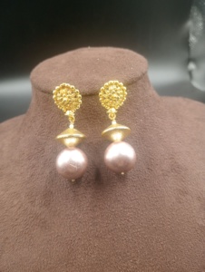 Pendientes de Bola con Baño de Oro y Perla Natural de Amaira Jewels, Estilo Vintage para Mujer, Ideales para Fiestas - Product Image 6