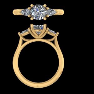 แหวนหมั้นเพชรทรงกลมสามเม็ดประดับด้วยรูปทรงลูกแพร์ แหวนแต่งงานทองคำเหลืองสำหรับผู้หญิง เครื่องประดับเจ้าสาว - Product Image 1