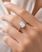Bague de fiançailles solitaire en diamant de laboratoire taille radiant de luxe, or blanc 18 carats, halo caché, bague de mariage personnalisée