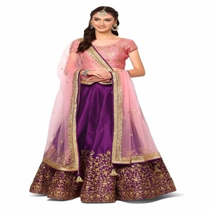 Ensemble Lehenga-Choli semi-cousu en soie de mûrier de haute qualité avec broderie Zari-Dori-Sequin, coupe trapèze, vente en gros - Product Image 1